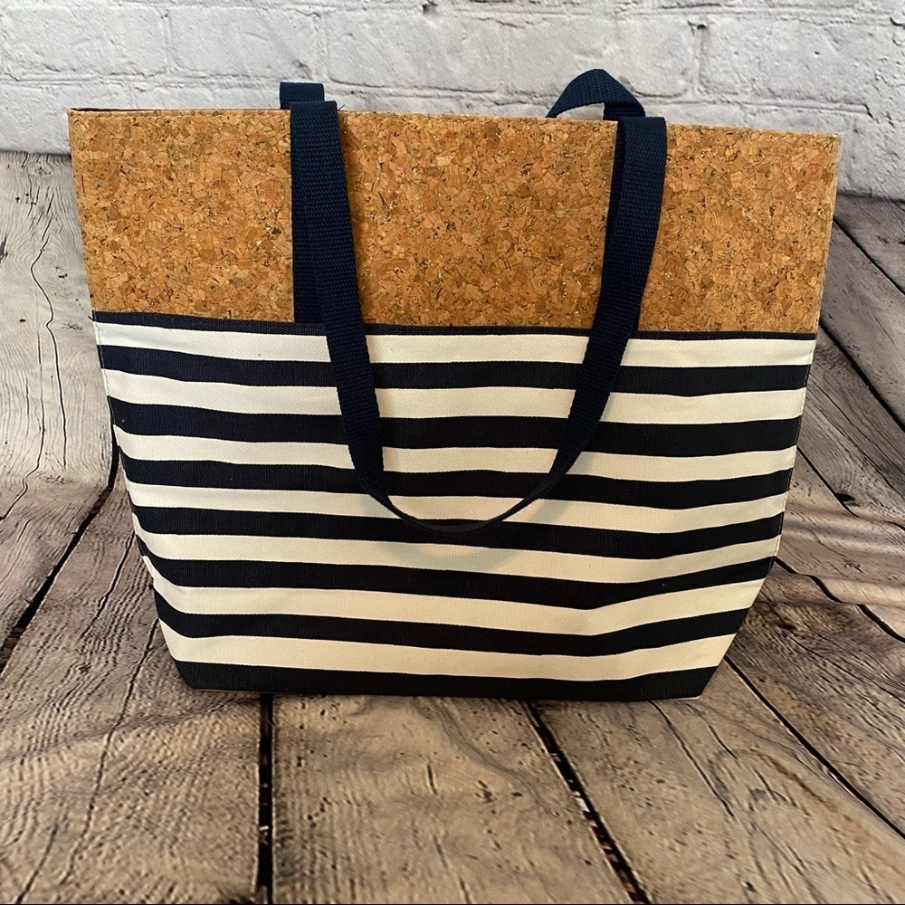 Thirty One Get away tote in navy Cabana